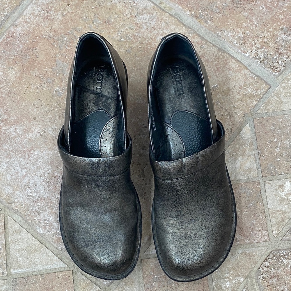 Born Women’s Metallic Gray Leather Clogs
